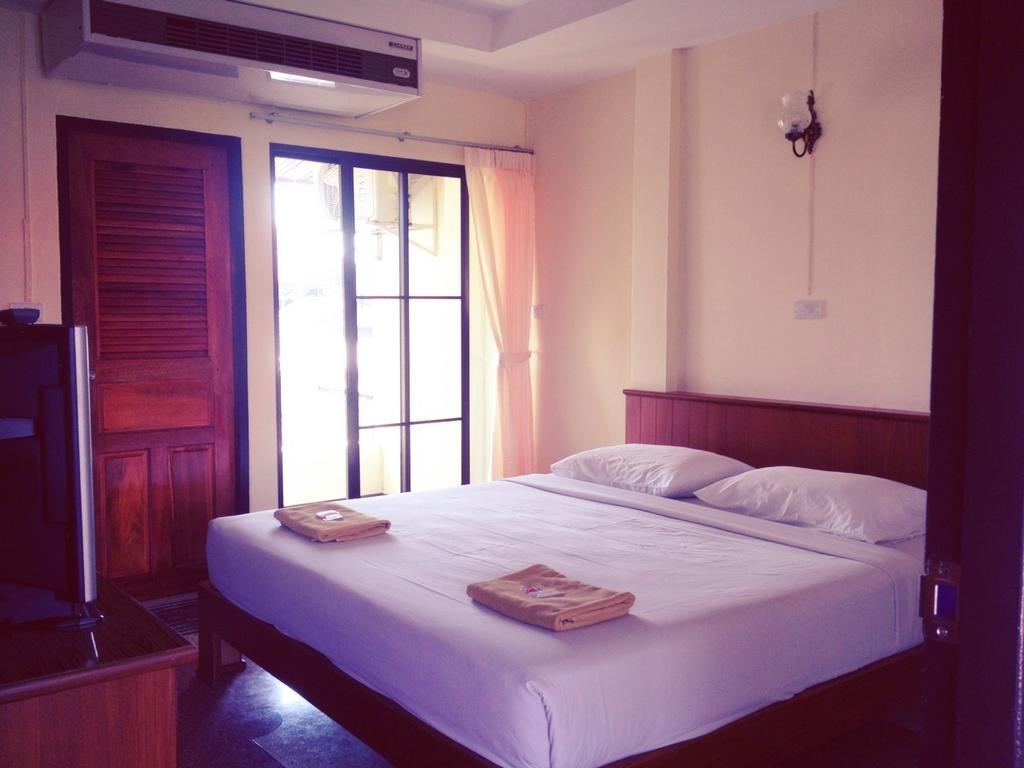 Safe House Court Hotel Chiang Mai Bilik gambar